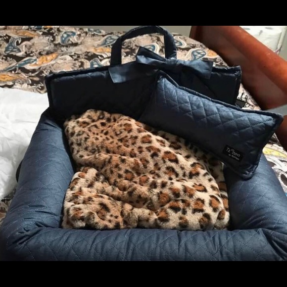 Pet Bed Plush Sofa-Style Couch - Picture 3 of 4
